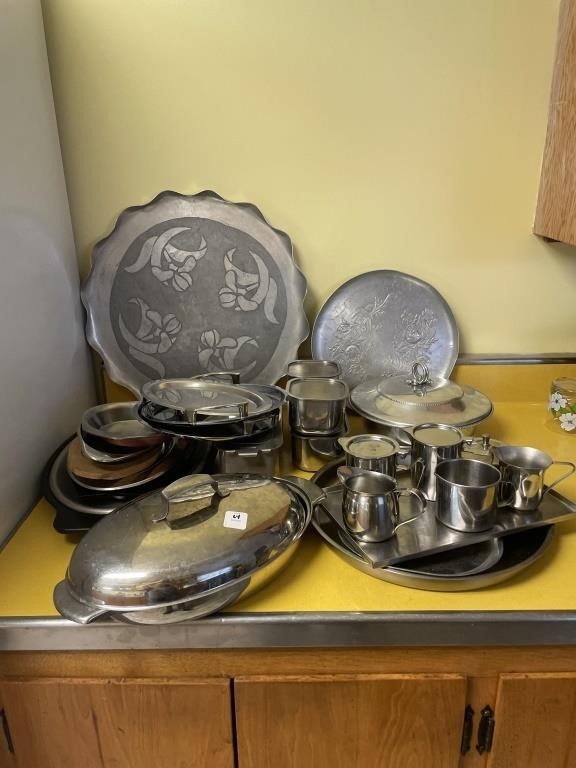 ASSORTED SILVERPLATE AND OTHER METAL SERVING