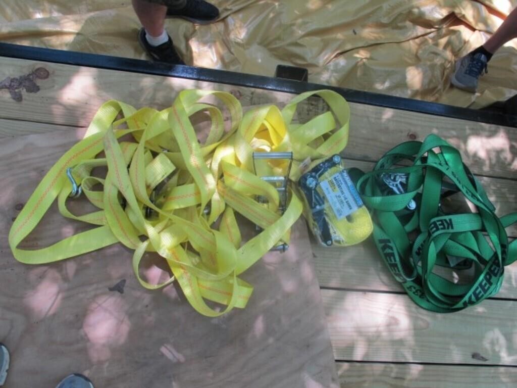 LOT OF 4 HEAVY DUTY RATCHET STRAPS. 3300LB LOAD