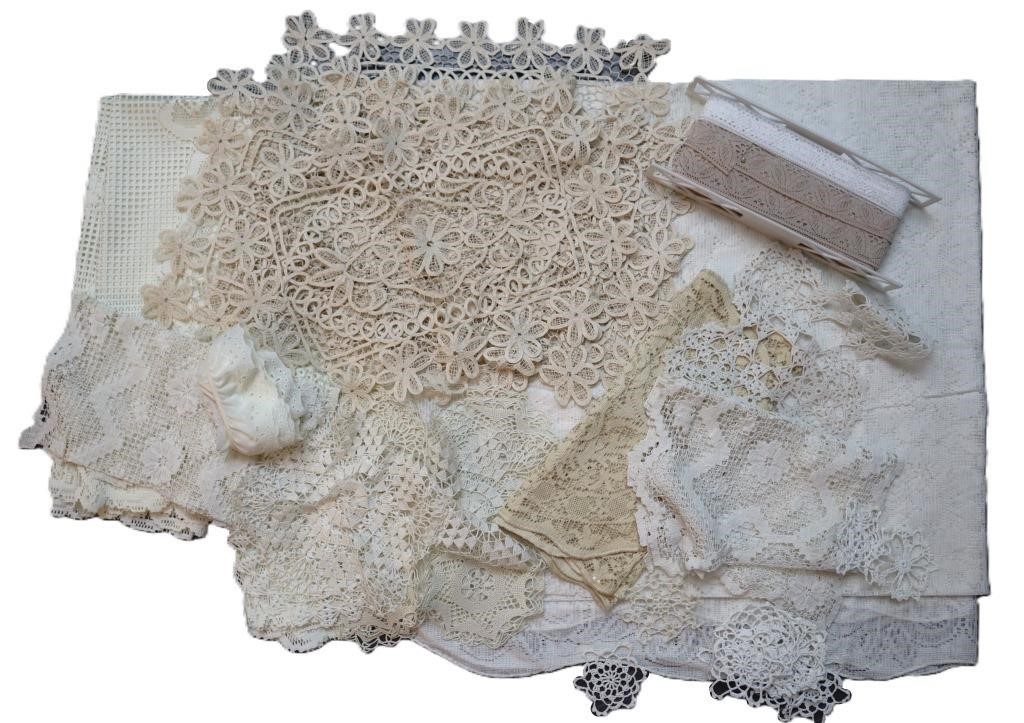 Vntg Doilies & Table Linens