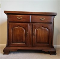 THOMASVILLE BUFFET IN GOOD CONDITION, 40" X