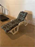 Lounge chair and cushion