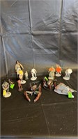 Assorted Star Wars characters figures