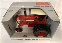 1/16 International Hydro 100 Tractor,1991,NIB