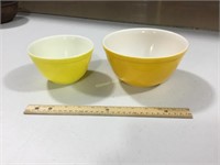 Pair of Pyrex bowls
