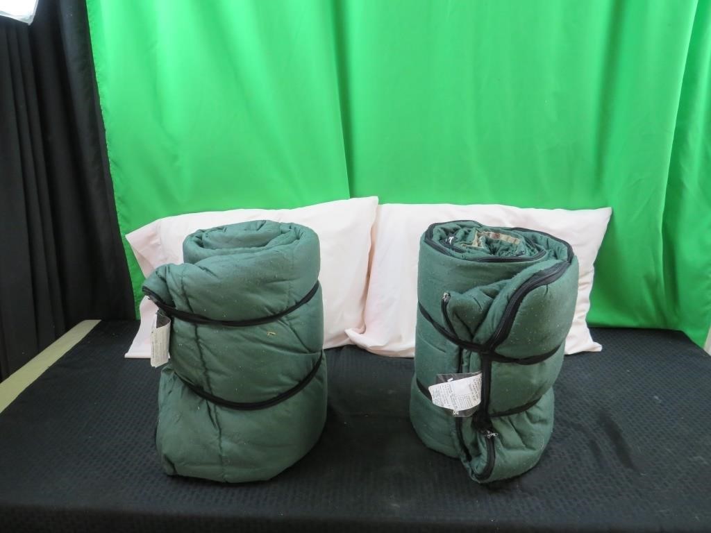 2 Pillows, 2 Sleeping bags white stag