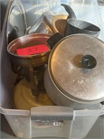 TOTE OF MISC POTS & PANS
