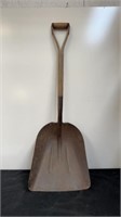 Scoop shovel