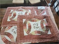 Quilt/2 pillow shams 88 x 88