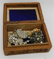 Box with 6 Brooches