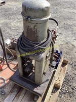 E2. Oil pump filtering system works