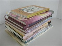 9 Collector Books - Shawnee, Nippon, Hull, etc