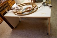 WHITE MODERN SEWING TABLE