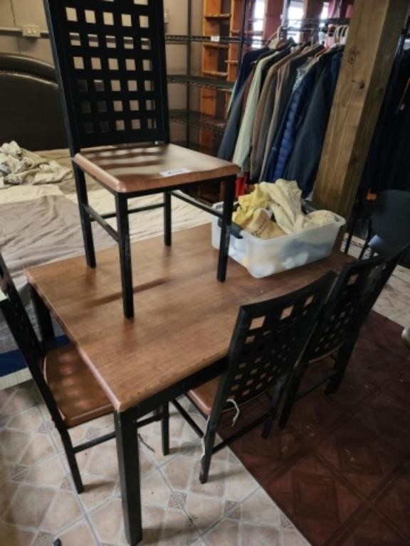 WOOD TOP METAL FRAMED TABLE & 4 CHAIRS