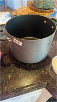 Pampered Chef large stock pot