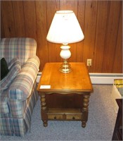 Solid maple one-drawer end table with table lamp