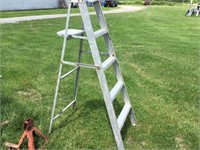 Aluminum step ladder