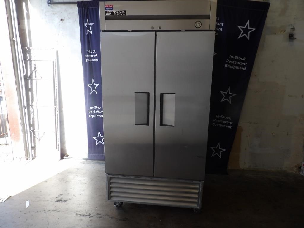 True Reach-in Refrigerator 40x30x83 Model T-35