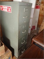 METAL 4 DRAWER FILE CABINET W CONTENTS / G2