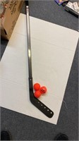 Street hockey stick w/3 street hockey balls