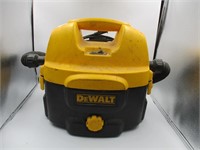 Dewalt DC300 Wet/Dry Vac 2 gallon