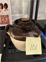 Vintage bean pot marked USA