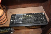 WIRELESS KEYBOARD WITH USB PLUG