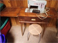 Singer Sewing Machine w/ Table -31"Wx16"Dx30"H +