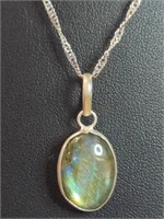 17-In stainless steel necklace with labradorite