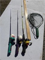 3 kids fishing poles and net, scooby, taz, hot