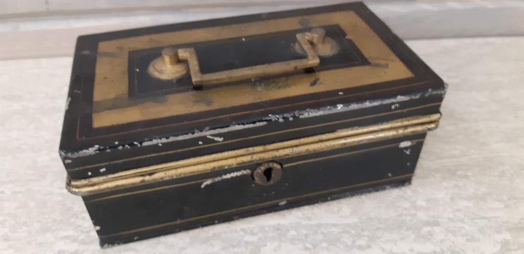 Vintage Cash Box no Key