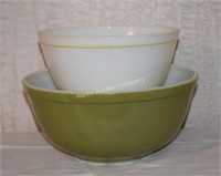 (S1) Pair of Pyrex Mixing Bowls - 9" & 7"