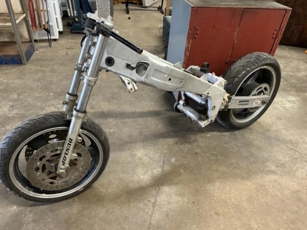 YAMAHA MOTORCYCLE FRAME-no title