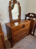 Virginia House Maple 4-Drawer Dresser and Mirror