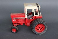 INTERNATIONAL 1086 RED POWER TRACTOR - 2ND