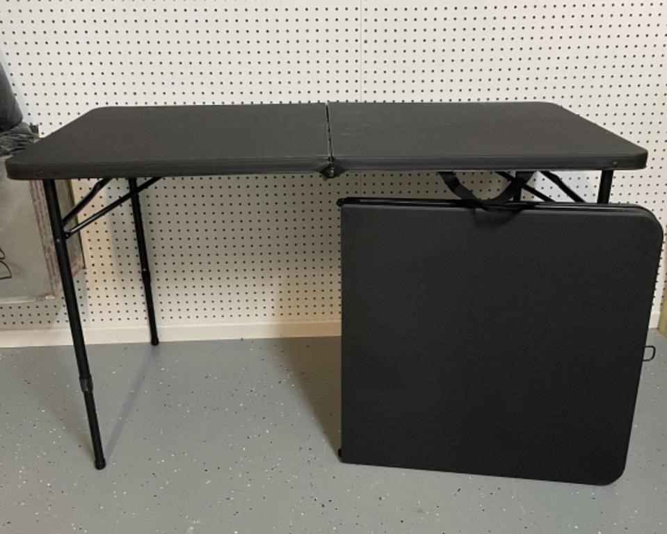 4 ‘ Folding Tables