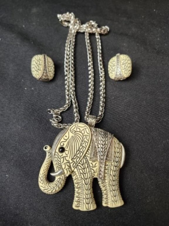 Gorgeous Vintage Elphant Necklace Earring Set