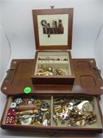 VINTAGE JEWELRY BOX WITH VINTAGE CUFF LINKS, TIE T