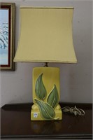 GLASS TABLE LAMP 28"