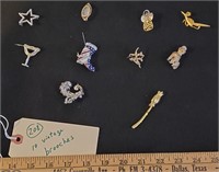 10 brooches / pins jewelry gold silver tone