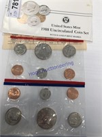 1988 US MINT UNCIRCULATED COIN SET W/ D AND P MARK