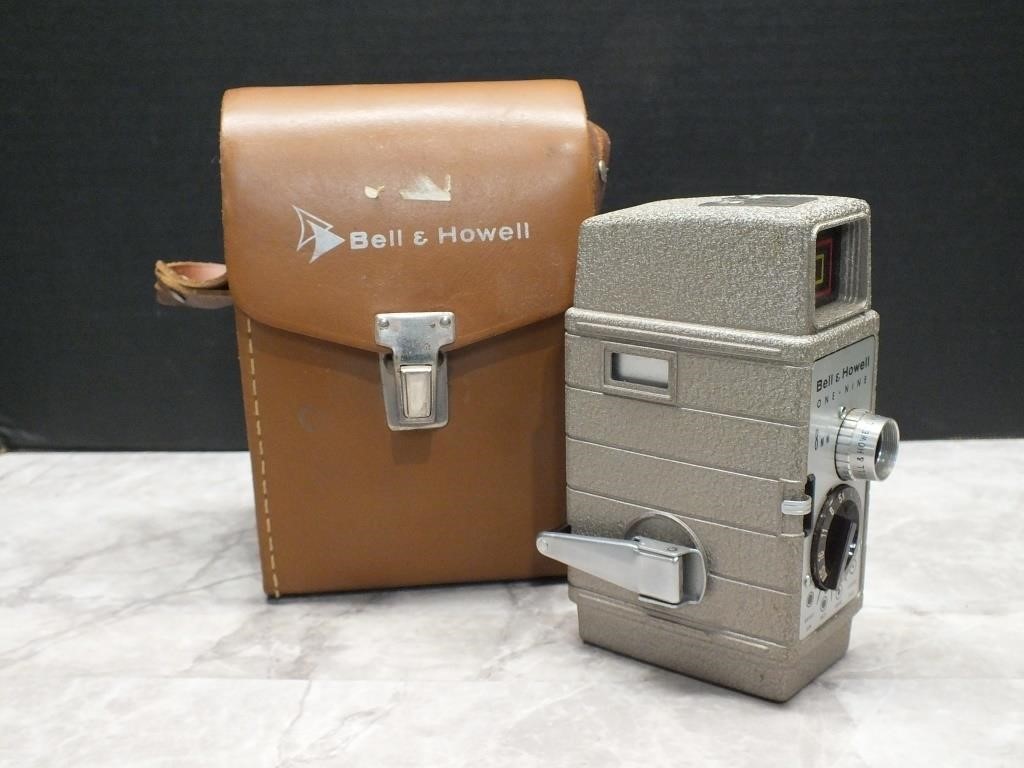 BELL & HOWELL ONE NINE 8MM CAMERA