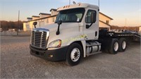 2010 Freightliner Cascadia  Road Tractor - VUT