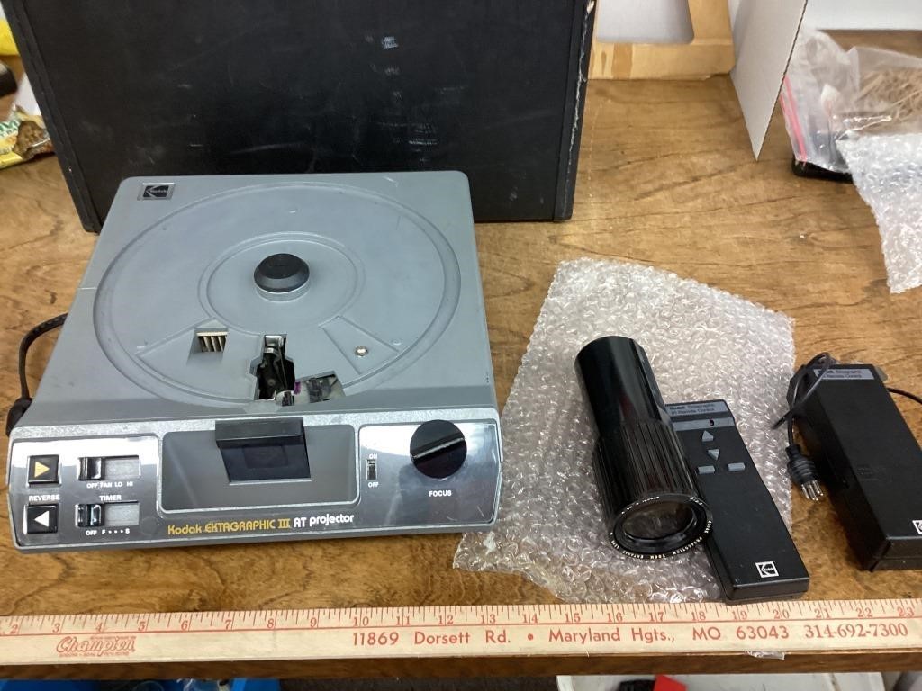 Kodak AT projector with lens, power cord & case