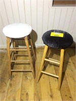 2 stools (2 TIMES THE MONERY)