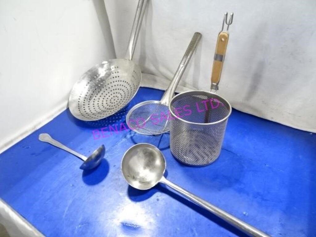 LOT,BIN OF ASST SIEVES & SERVING SPOONS