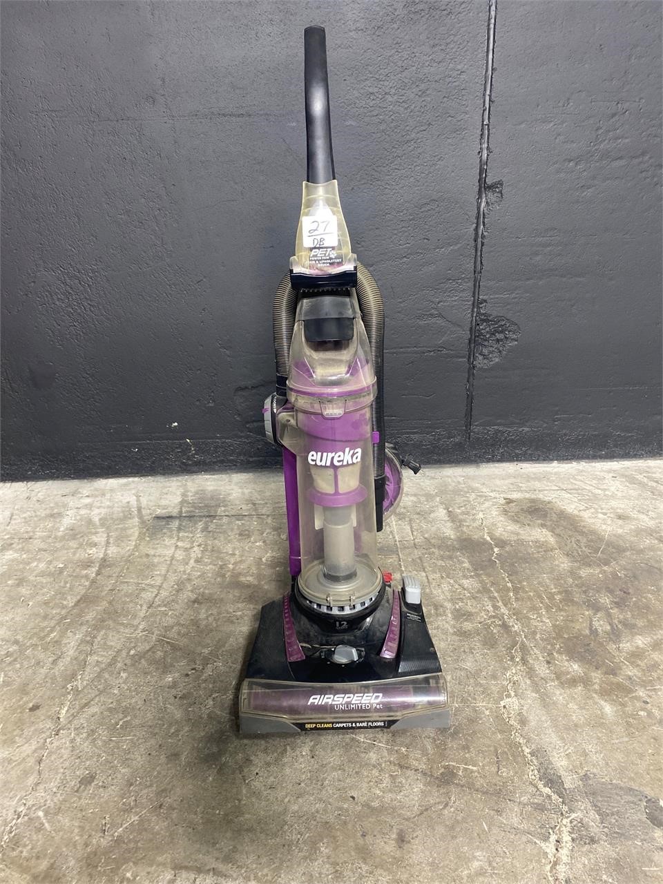 Eureka vacuum. Used. Needs cleaning