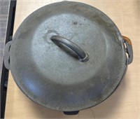 #7 10.5IN. USA CAST IRON POT W LID