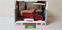 IH International 826, NIB, Ertl, 1995