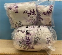 King Size Comforter, 2 pillow cases & 3 throw