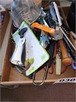 FLAT OF KITCHEN UTENSILS